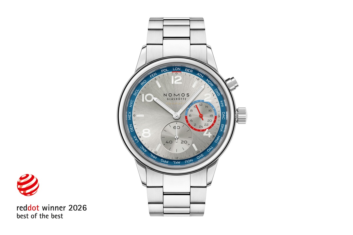 Flachste mechanische Weltzeituhr gewinnt Red Dot: Best of the Best 2026 / NOMOS Glashütte erzielt 94 von 100 Punkten.