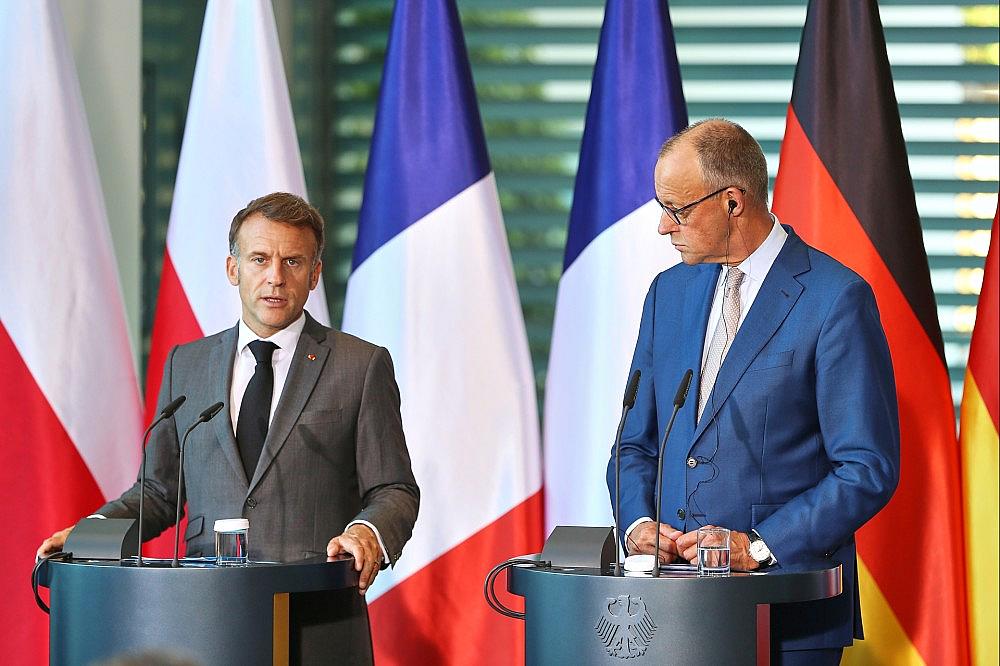 Emmanuel Macron und Friedrich Merz (Archiv)