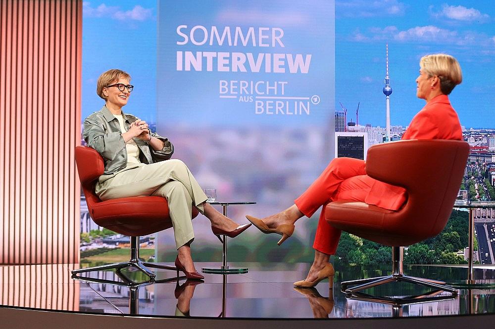 Franziska Brantner und Anna Engelke am 19.07.2026
