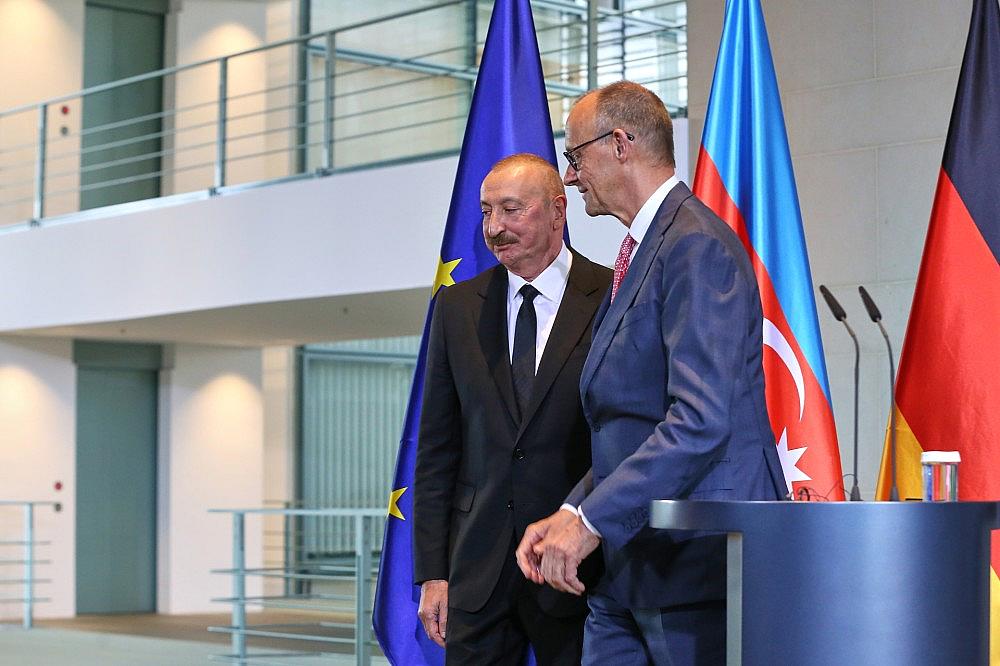 Ilham Alijew und Friedrich Merz am 21.07.2026 via dts Nachrichtenagentur