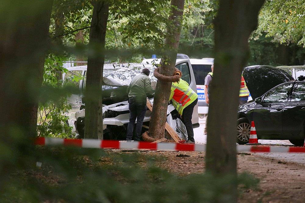 Polizei am Tatort nach Todesfahrt beim CSD via dts Nachrichtenagentur