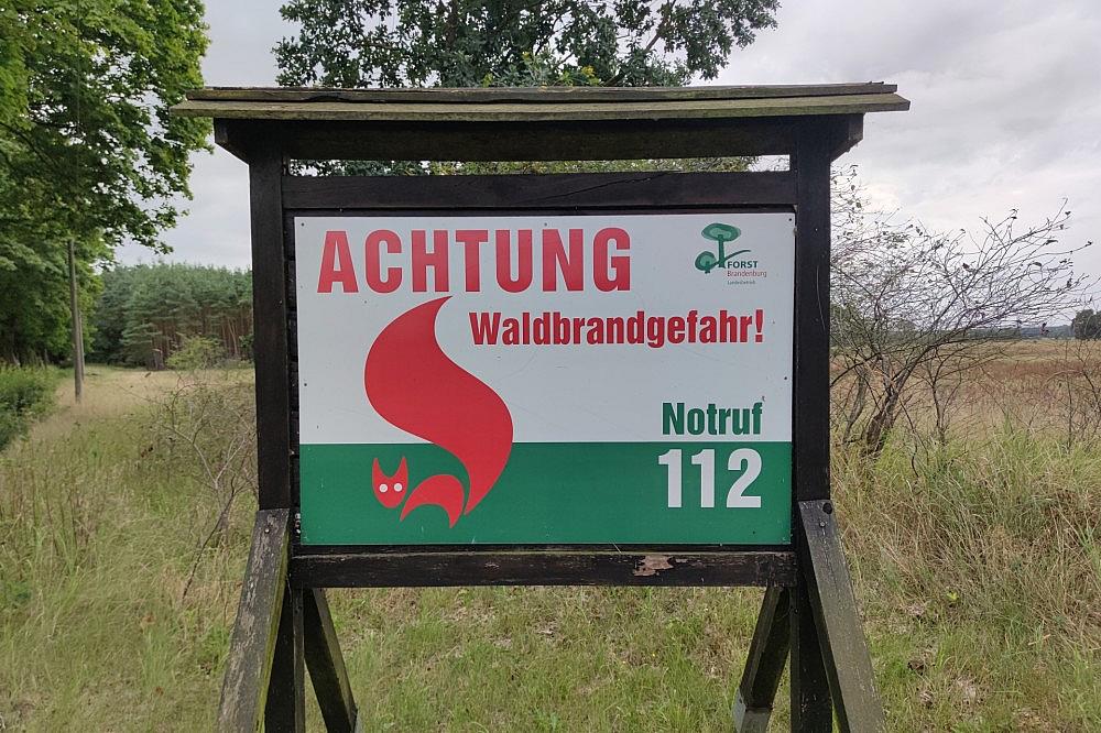 Hinweis auf Waldbrandgefahr (Archiv)