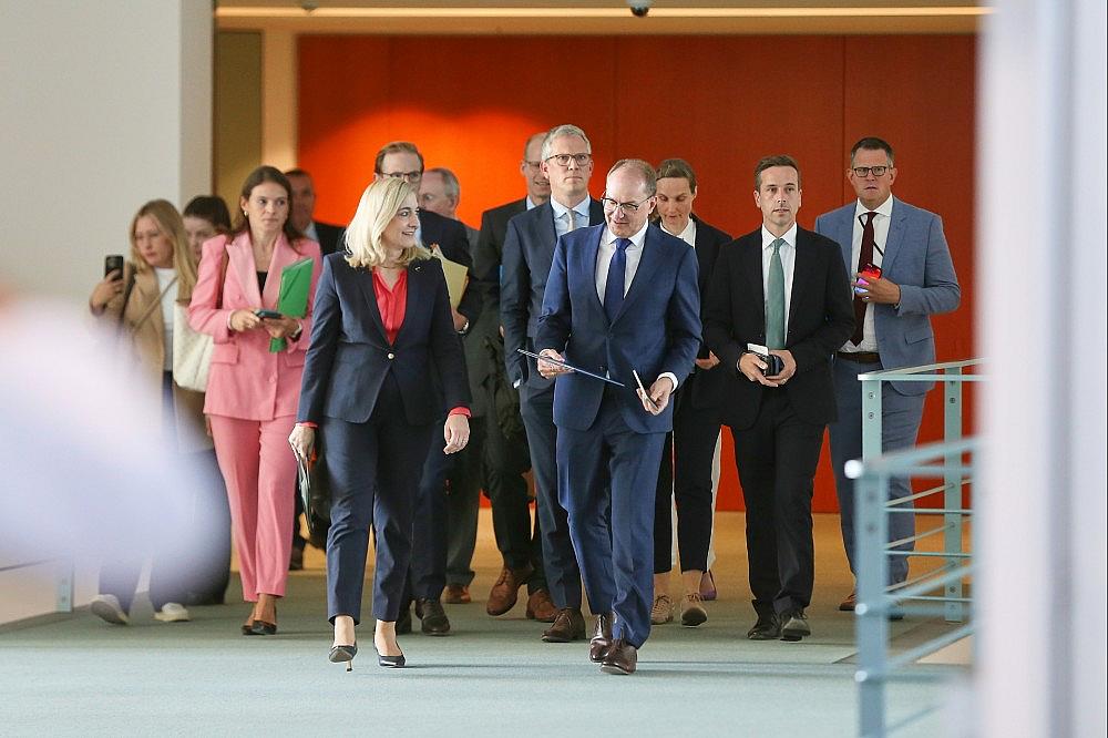Nina Warken und Alexander Dobrindt am 12.08.2026