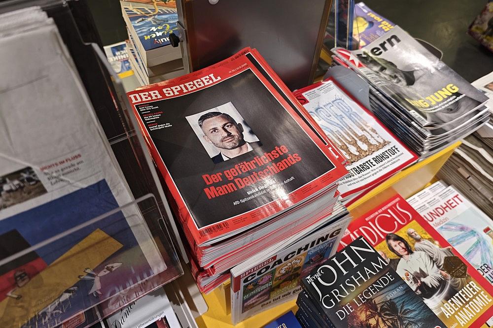 Spiegel-Titel mit Ulrich Siegmund in einem Kiosk am 16.08.2026