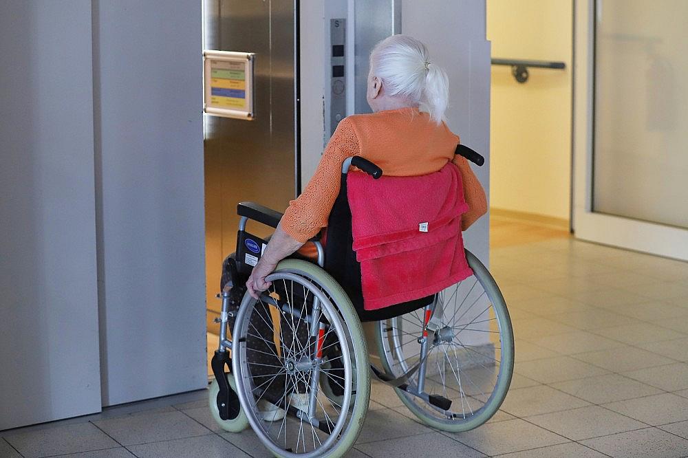 Alte Frau in einem Pflegeheim (Archiv) via dts Nachrichtenagentur