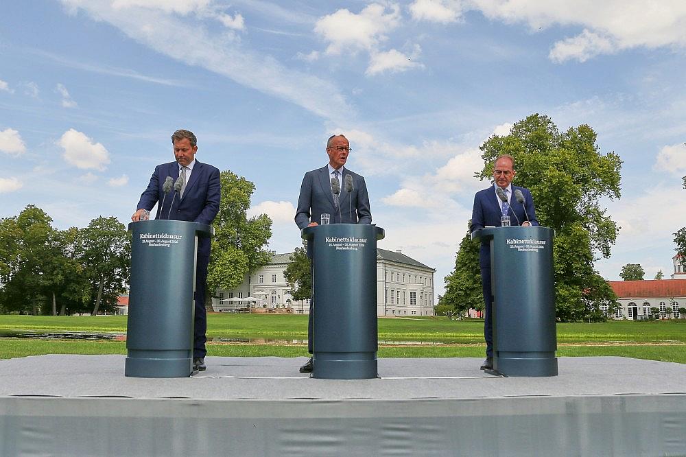 Lars Klingbeil, Friedrich Merz und Alexander Dobrindt am 26.08.2026