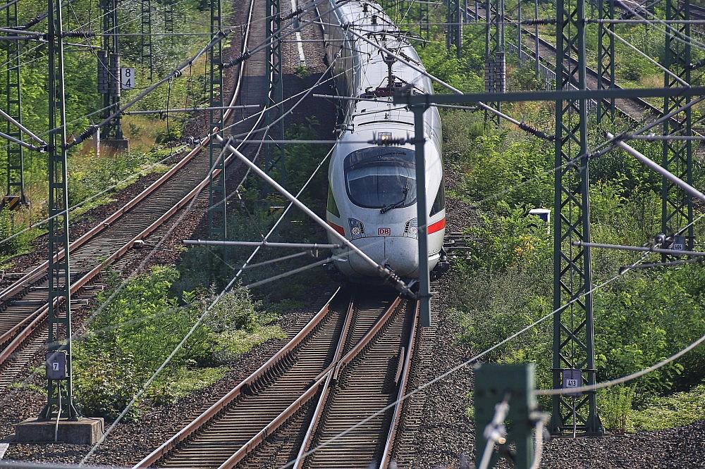 ICE T auf Bahnstrecke (Archiv)
