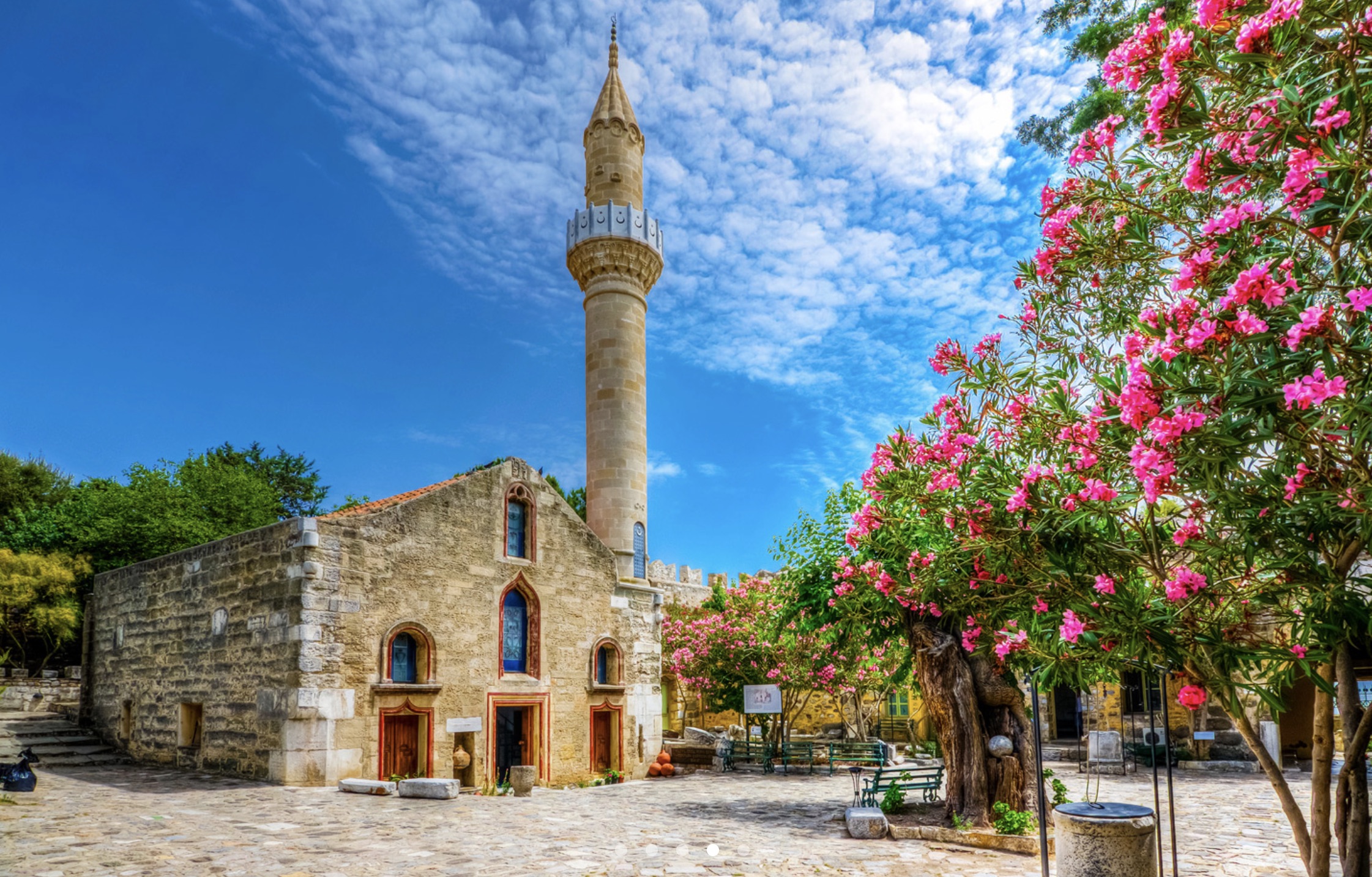 Dorfplatz-Idylle in Bodrum TGA über pressetext.de