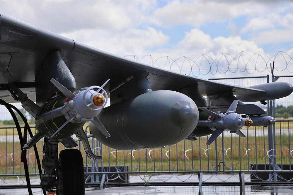 Bewaffnung unter einem Kampfjet (Archiv) via dts Nachrichtenagentur