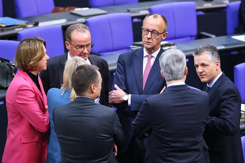 Friedrich Merz mit Abgeordneten von CDU/CSU (Archiv) via dts Nachrichtenagentur