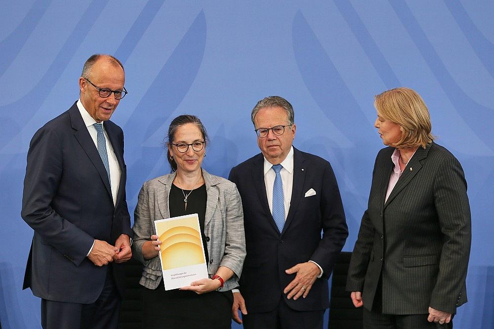Übergabe des Berichts der Alterssicherungskommission (Archiv) via dts Nachrichtenagentur
