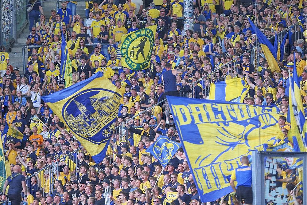 Fans von Eintracht Braunschweig (Archiv)