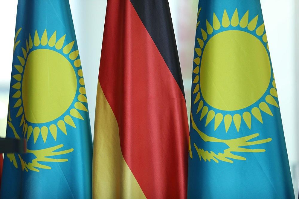 Flagge von Kasachstan (Archiv)