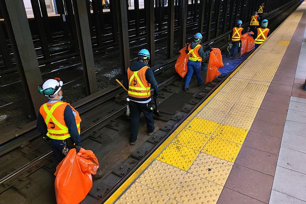 Reinigungskräfte in einer New Yorker U-Bahn-Station (Archiv) via dts Nachrichtenagentur
