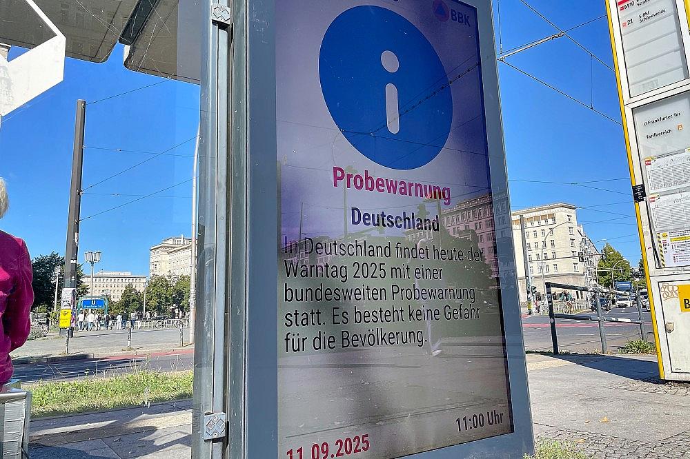 Probealarm auf einer digitalen Werbetafel (Archiv) via dts Nachrichtenagentur