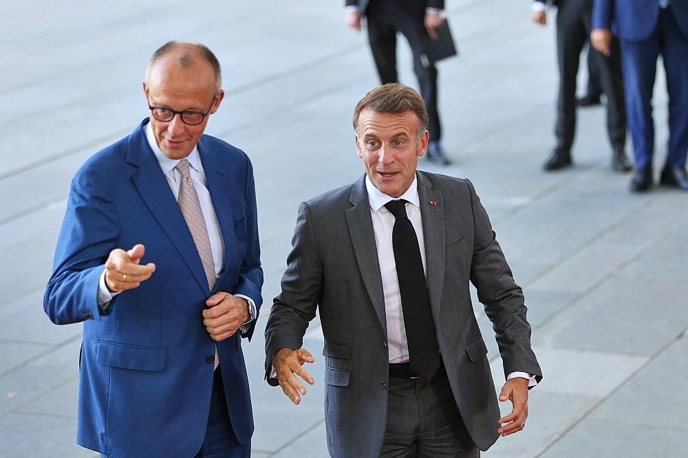 Friedrich Merz und Emmanuel Macron (Archiv)