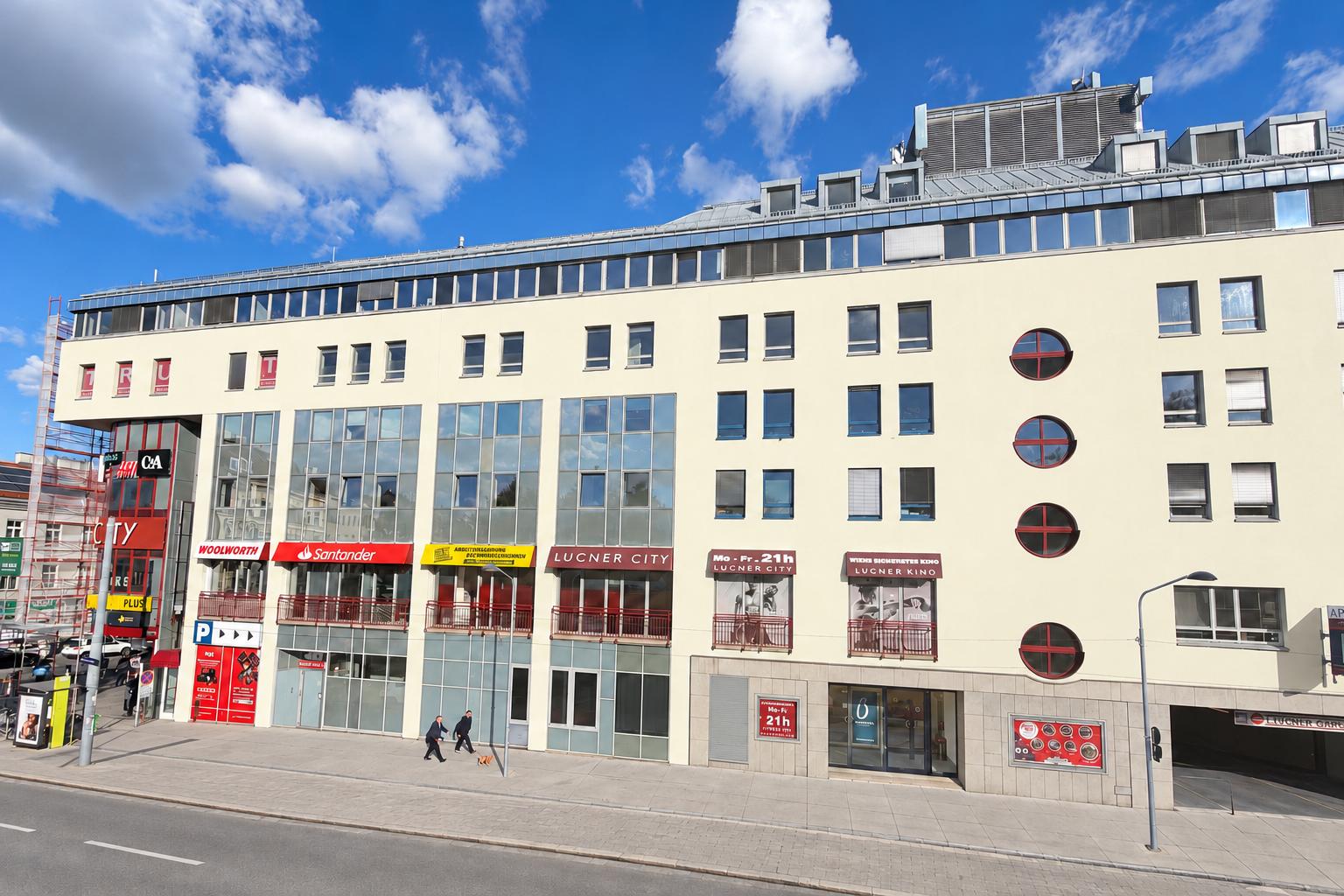 Fassadenerneuerung Lugner City