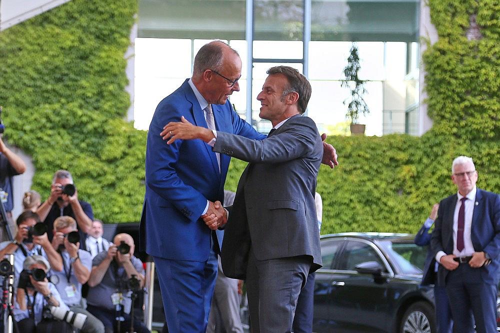 Friedrich Merz und Emmanuel Macron (Archiv)
