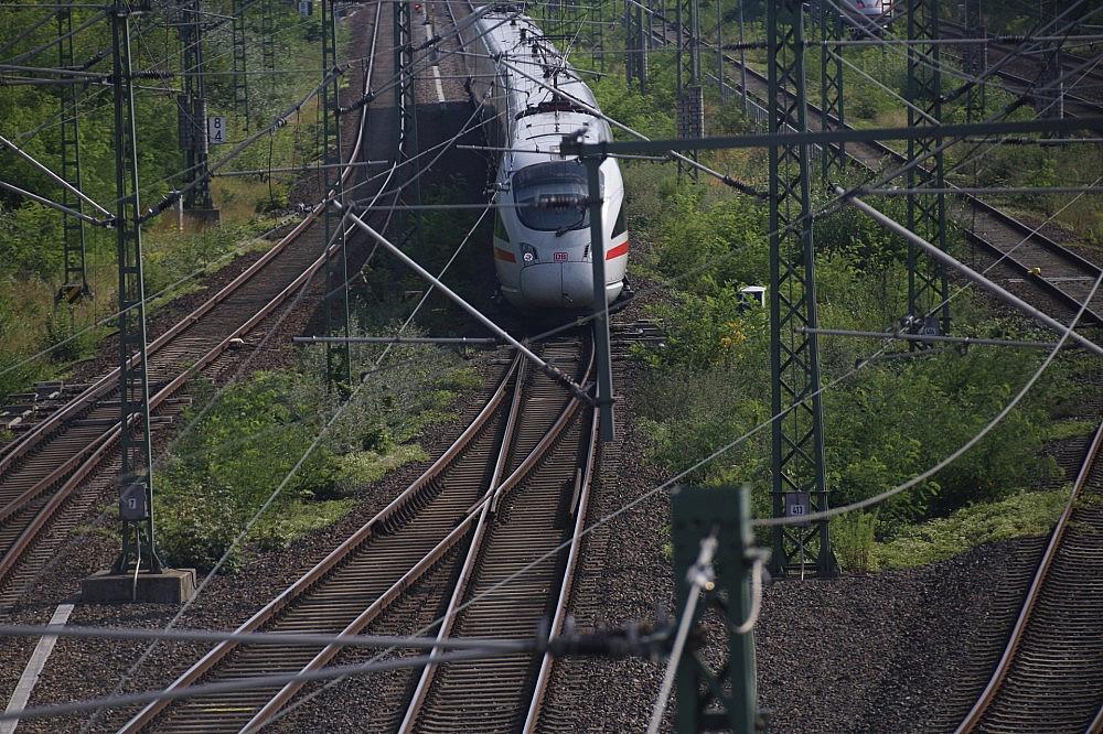 ICE T auf Bahnstrecke (Archiv)