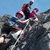 Bergführer Patrick Jost erklärt den Kindern Julius (9) und Jakob (6) wie man sich in einem Klettersteig richtig verhält. - Foto: Bad Hindelang Tourismus