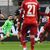 Oft einen Schritt schneller als Frankfurts Nathaniel Brown: Bayern-Star Michael Olise (l). - Foto: Arne Dedert/dpa