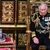 Prinz Charles sitzt zur Eröffnung des Parlaments im House of Lords neben der Krone auf dem prachtvollen Thron. - Foto: Ben Stansall/PA Wire/dpa