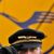 Mit seiner Uniformmütze auf dem Kopf steht ein Pilot der Lufthansa am Flughafen in Frankfurt am Main. - Foto: picture alliance / Boris Roessler/dpa