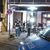 Polizisten sichern Spuren an einer Bar in Offenbach am Main. - Foto: Boris Roessler/dpa