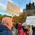 Eine Demonstration in Magdeburg - dort und in zahlreichen weiteren Städten Mitteldeutschlands sind Menschen gegen Energiepolitik und Russlandsanktionen auf die Straße gegangen. - Foto: Thomas Schulz/dpa-Zentralbild/dpa