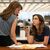 Megan Twohey (Carey Mulligan, l) und Jodi Kantor (Zoe Kazan) in einer Szene des Films She Said. - Foto: Jojo Whilden/Universal Pictures/dpa