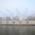 Das Containerschiff Cosco Pride liegt im dichten Nebel am Containerterminal Tollerort im Hamburger Hafen. - Foto: Jonas Walzberg/dpa