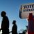 Wähler auf dem Weg in einen Wahllokal. - Foto: David Goldman/AP/dpa