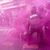 Inmitten einer rosafarbenen Rauchwolke haben Polizisten in Einsatzkleidung einen Demonstranten gepackt. - Foto: Wason Wanichakorn/AP/dpa