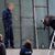 Polizeibeamte sichern Spuren am Dach der neuen Synagoge in Essen. - Foto: Justin Brosch/dpa