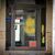 An einer verglasten Tür des Rabbinerhauses in Essen sind Einschusslöcher zu sehen. - Foto: Justin Brosch/ANC-NEWS/dpa
