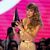Taylor Swift nimmt den Preis für das Album des Jahres für «Midnights» entgegen. - Foto: Chris Pizzello/Invision/AP/dpa