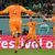 Der Niederländer Davy Klaassen (M) feiert sein Tor zum 2:0 in der Nachspielzeit. - Foto: Federico Gambarini/dpa