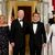 US-Präsident Joe Biden und seine Frau Jill posieren beim Bankett im Weißen Haus mit Frankreichs Präsident Emmanuel Macron und dessen Frau Brigitte für die Kameras. - Foto: Patrick Semansky/AP/dpa