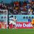 Memphis Depay (r) schießt den Ball zum 1:0 für die Niederlande ins Netz. - Foto: Tom Weller/dpa
