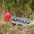 Eine Kerze und eine Tafel mit dem Namen «Ayleen» am Ufer des Teufelsees bei Echzell, wo die Leiche der 14-Jährigen gefunden wurde. - Foto: Frank Rumpenhorst/dpa