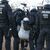 Ein Klimaschutzaktivist wird von der Polizei weggetragen. - Foto: Oliver Berg/dpa