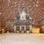 Flockenwirbel auf dem Marktplatz in Wernigerode. Starker Schneefall hat im Harz für winterliche Verhältnisse gesorgt. - Foto: Matthias Bein/dpa