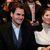 Roger Federer (l) und seine Ehefrau Mirka Federer bei der Chanel-Schau in Paris. - Foto: Christophe Ena/AP/dpa