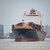 Ein Frachtschiff fährt durch den Hamburger Hafen. - Foto: Daniel Reinhardt/dpa
