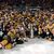 Die NHL-Stars der Vegas Golden Knights jubeln mit dem Stanley Cup. - Foto: John Locher/AP