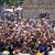 Die Menge feiert im Konfettiregen. - Foto: Jack Dempsey/AP/dpa