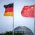 Die Flaggen von Deutschland und China wehen vor dem Bundeskanzleramt. Im Hintergrund die Kuppel des Reichstagsgebäudes. - Foto: Kay Nietfeld/dpa