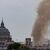Rauch steigt aus einem Gebäude am Place Alphonse-Laveran in der Nähe des Doms des Val de Grace (l) in Paris auf. - Foto: Ian Langsdon/AFP/dpa