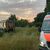 Fahrzeuge von Feuerwehr und Deutsches Rotes Kreuz stehen an einer Wiese. - Foto: Christiane Bosch/dpa