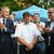 Björn Höcke, Vorsitzender der AfD Thüringen (l) und Tino Chrupalla, AfD-Bundesvorsitzender (r) gratulieren dem Wahlsieger Robert Sesselmann (AfD,M). - Foto: Martin Schutt/dpa